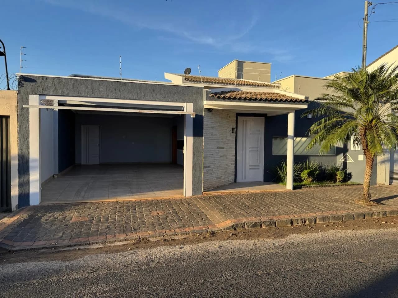 CASA JARDIM PATRÍCIA, financiamento 100%, aceitamos permuta de imóvel quitado ate 450 mil e veiculos, aberto a negociaçoes 34 991561456 — foto 1 de 8